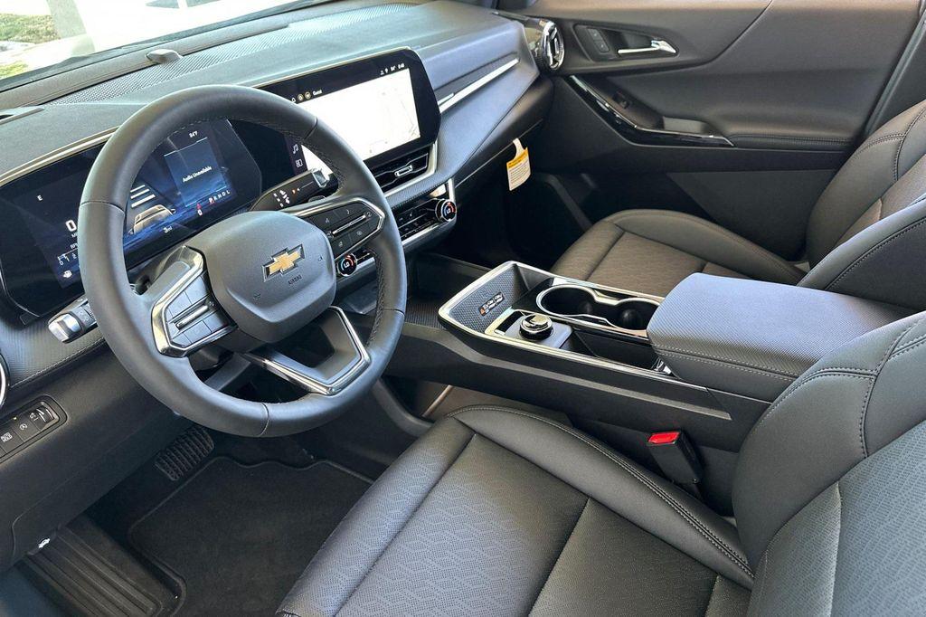 new 2026 Chevrolet Equinox car, priced at $33,645