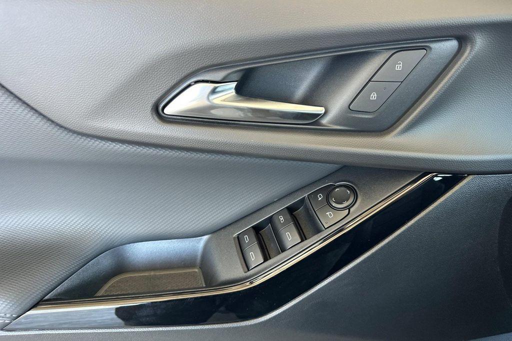 new 2026 Chevrolet Equinox car, priced at $33,645