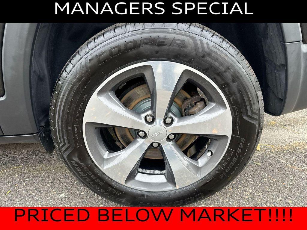 used 2019 Jeep Cherokee car, priced at $10,990