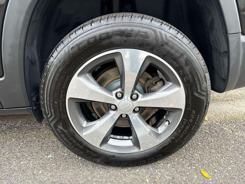 used 2019 Jeep Cherokee car, priced at $11,790