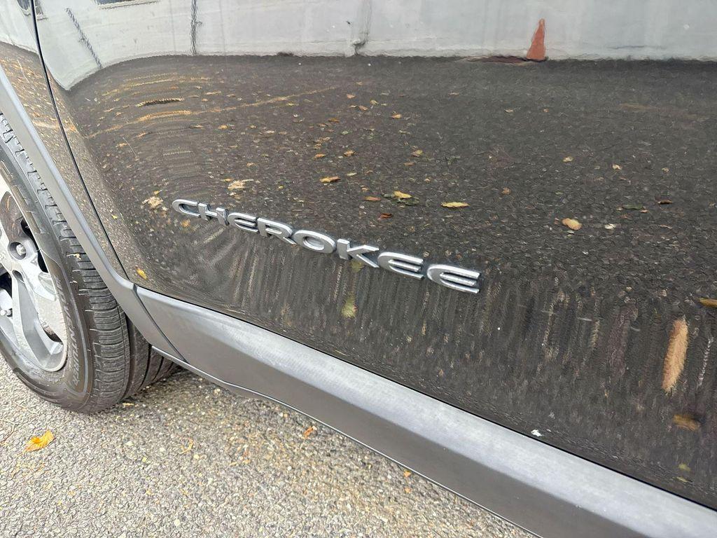 used 2019 Jeep Cherokee car, priced at $11,790