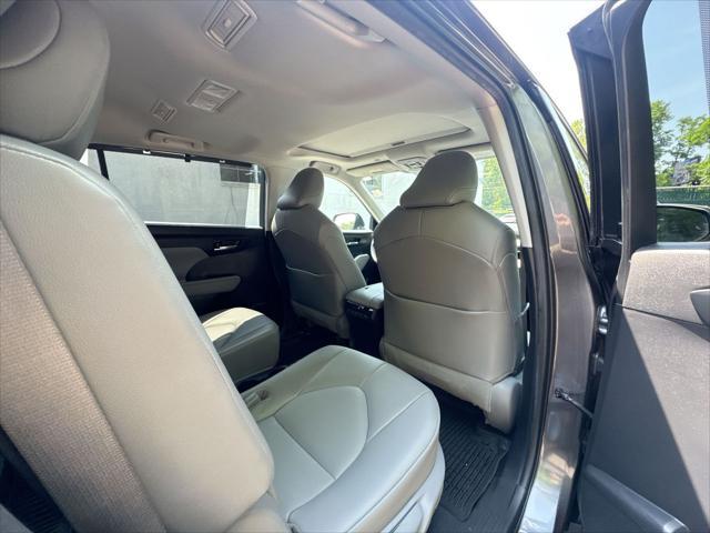 used 2021 Toyota Highlander car, priced at $32,000