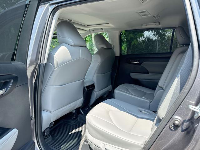used 2021 Toyota Highlander car, priced at $32,000