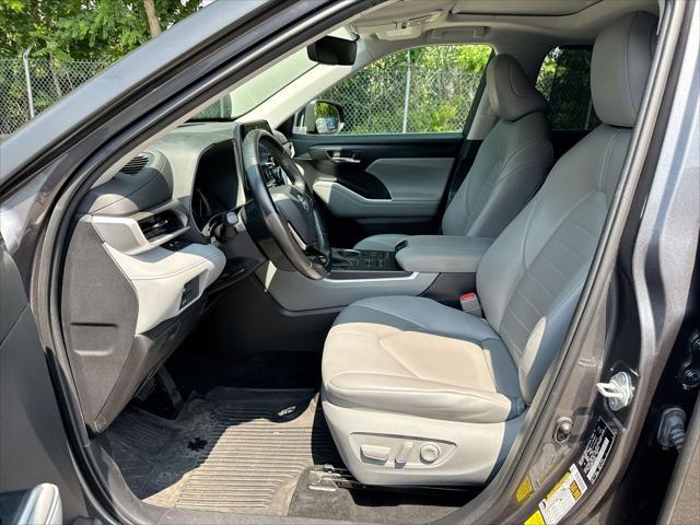 used 2021 Toyota Highlander car, priced at $32,000