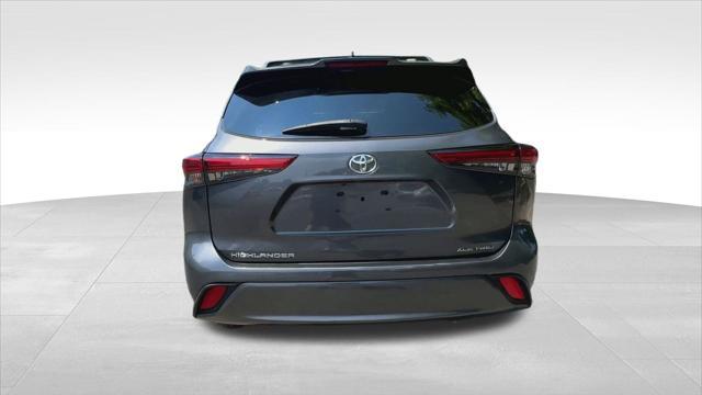 used 2021 Toyota Highlander car, priced at $32,000