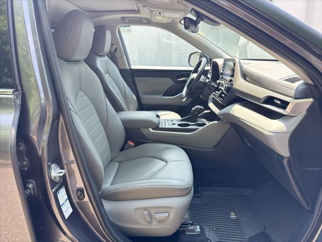 used 2021 Toyota Highlander car, priced at $32,000
