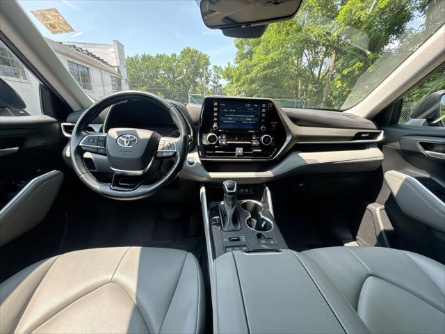 used 2021 Toyota Highlander car, priced at $32,000