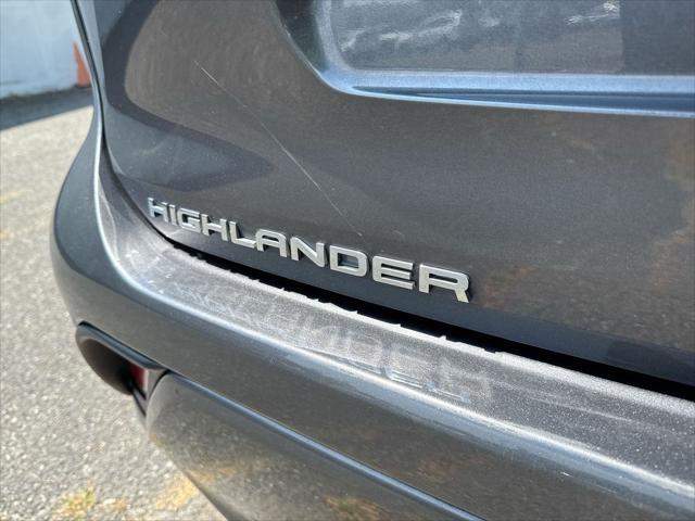 used 2021 Toyota Highlander car, priced at $32,000