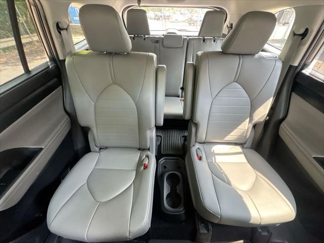 used 2021 Toyota Highlander car, priced at $32,000