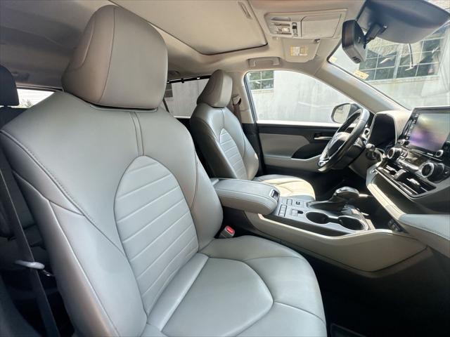 used 2021 Toyota Highlander car, priced at $32,000