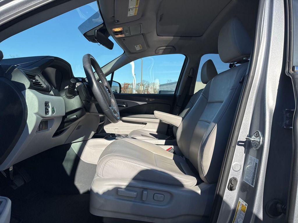 used 2022 Honda Pilot car, priced at $29,290