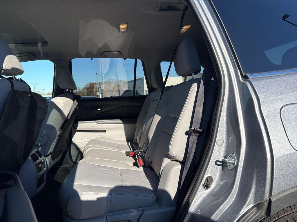 used 2022 Honda Pilot car, priced at $29,290