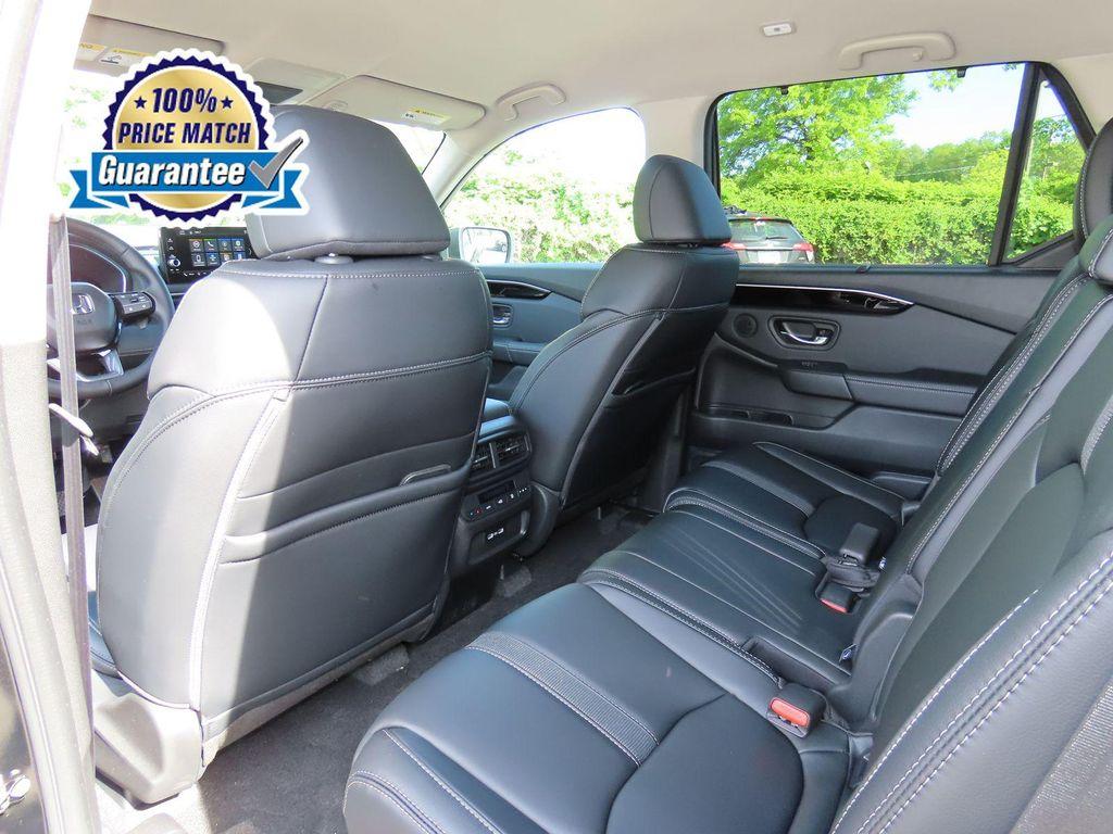 new 2025 Honda Pilot car, priced at $44,594