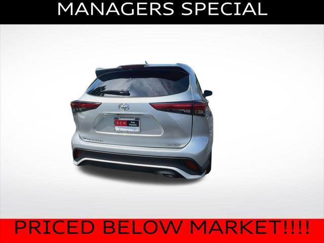 used 2023 Toyota Highlander car, priced at $33,300