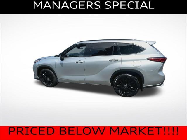used 2023 Toyota Highlander car, priced at $33,300