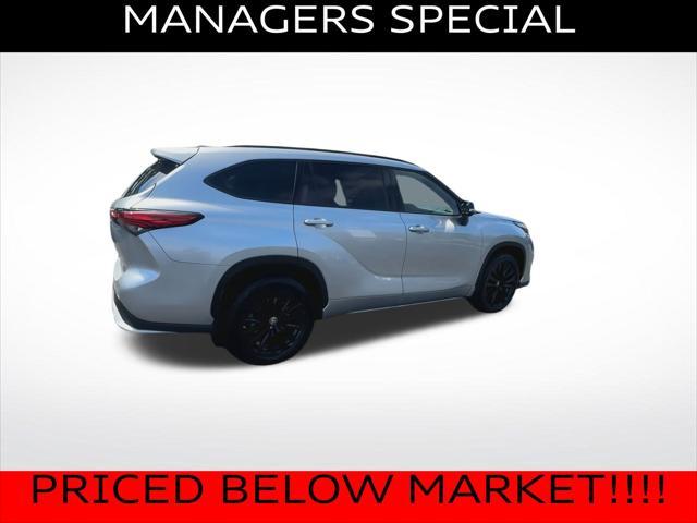 used 2023 Toyota Highlander car, priced at $33,300
