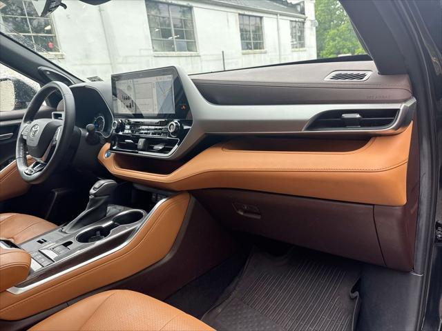 used 2021 Toyota Highlander Hybrid car, priced at $33,473