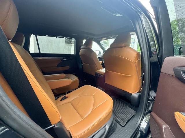 used 2021 Toyota Highlander Hybrid car, priced at $33,473