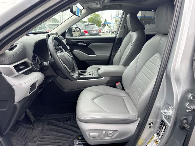 used 2022 Toyota Highlander car, priced at $35,078