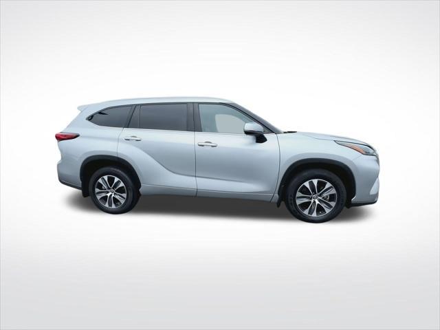 used 2022 Toyota Highlander car, priced at $35,078