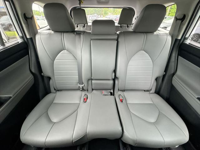 used 2022 Toyota Highlander car, priced at $35,078