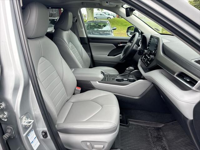 used 2022 Toyota Highlander car, priced at $35,078