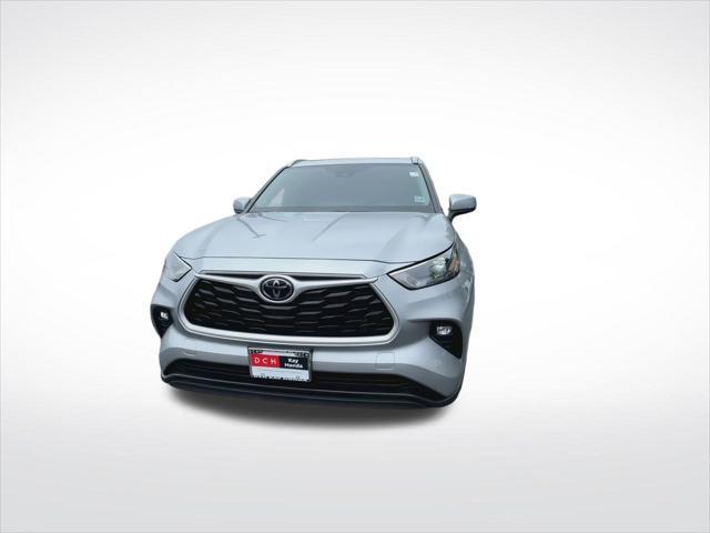 used 2022 Toyota Highlander car, priced at $35,078