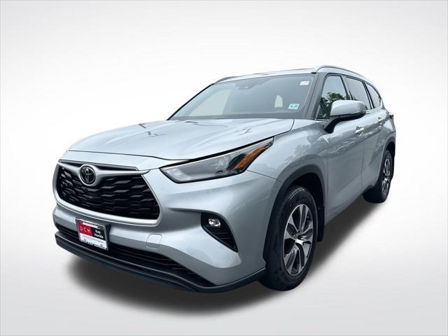 used 2022 Toyota Highlander car, priced at $35,078