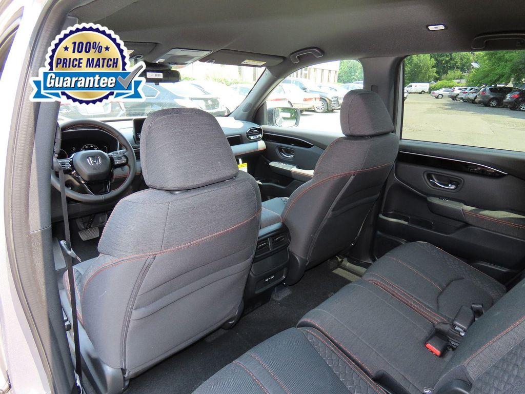 new 2025 Honda Pilot car, priced at $38,351
