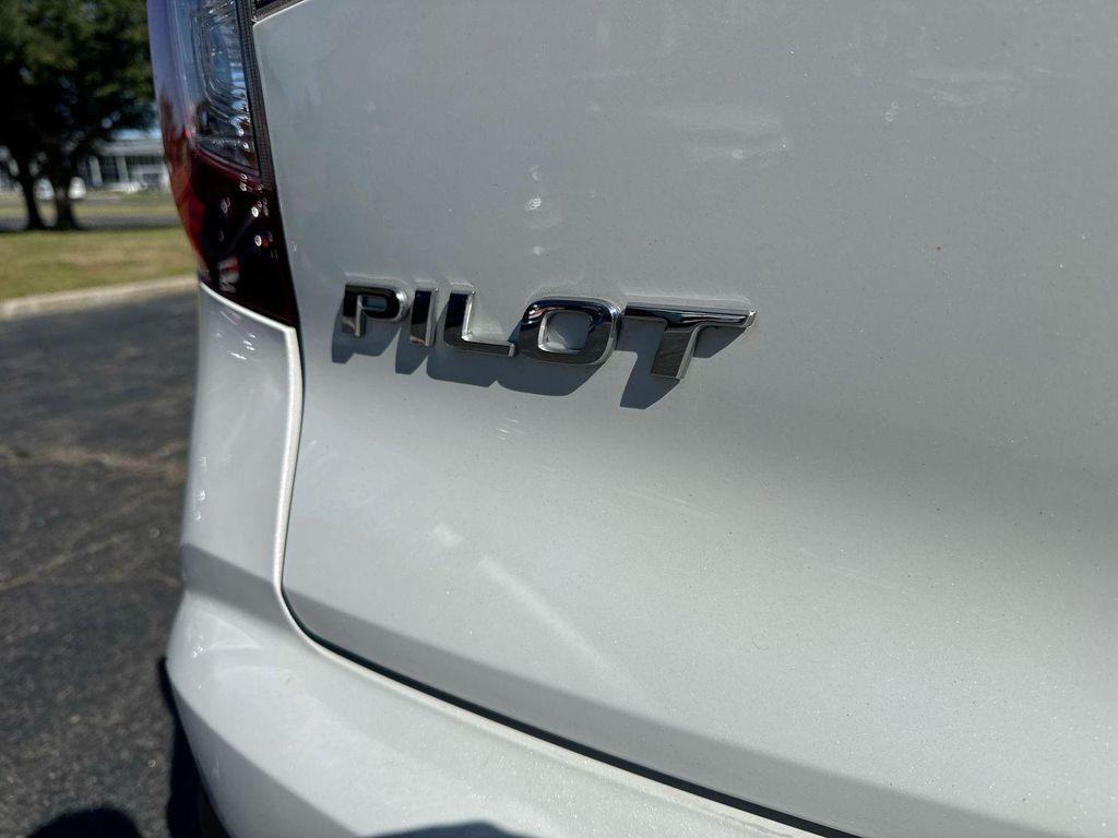 used 2022 Honda Pilot car, priced at $31,890