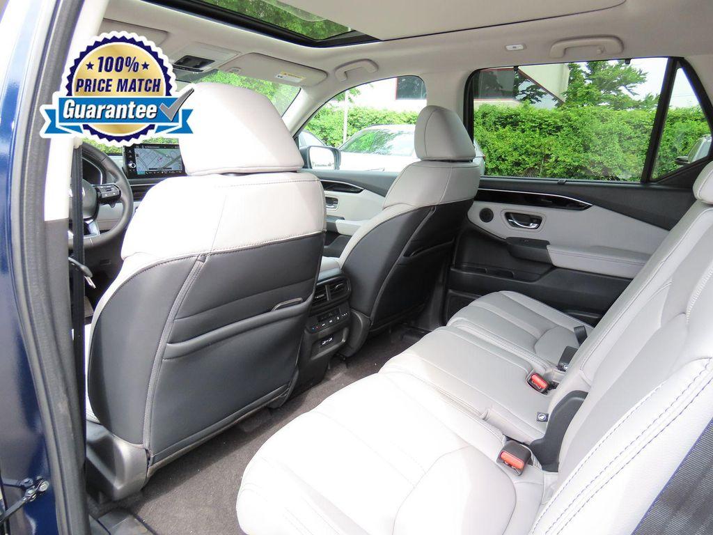 new 2025 Honda Pilot car, priced at $49,324