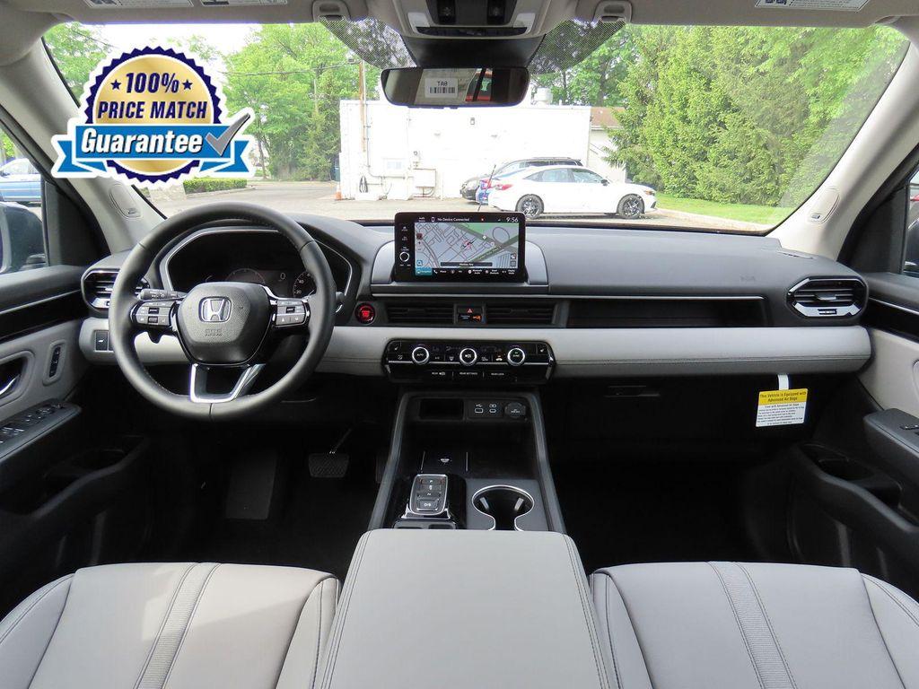 new 2025 Honda Pilot car, priced at $49,324