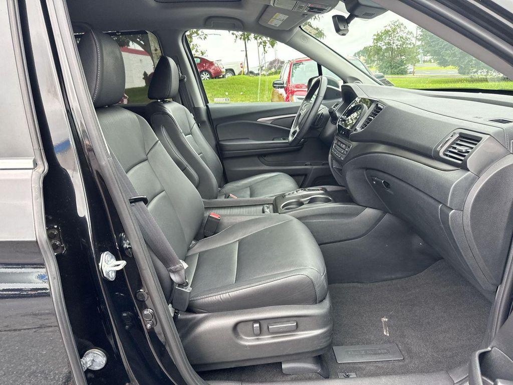 used 2022 Honda Pilot car, priced at $28,990
