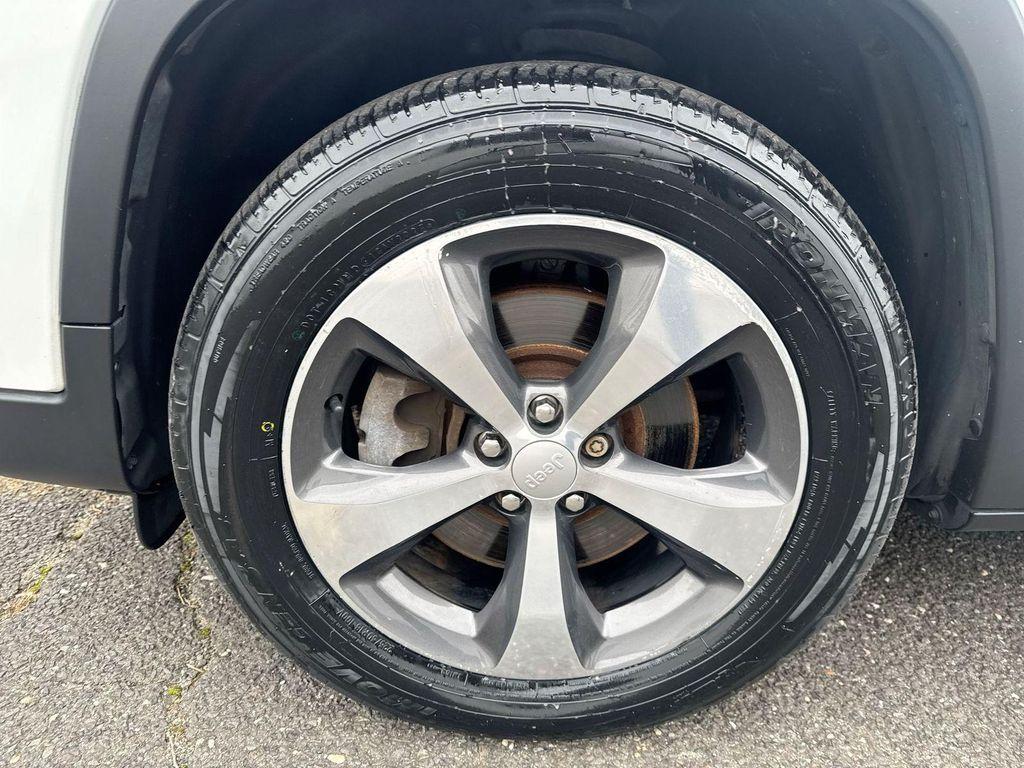 used 2019 Jeep Cherokee car, priced at $14,290