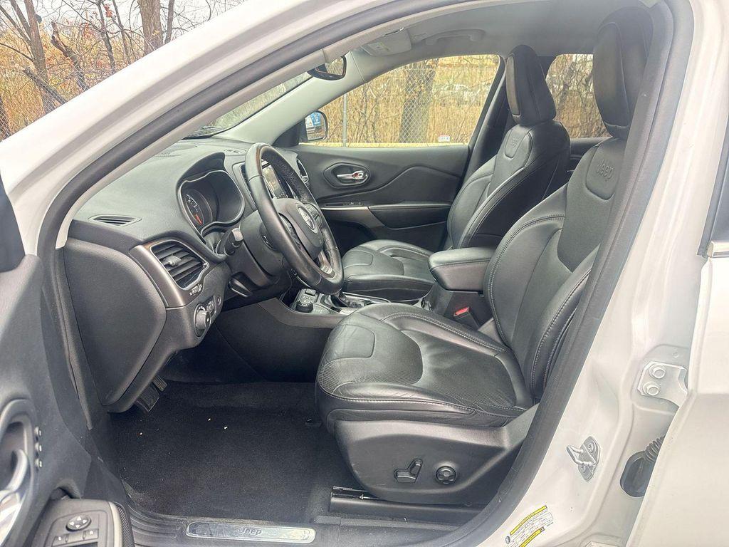 used 2019 Jeep Cherokee car, priced at $14,290