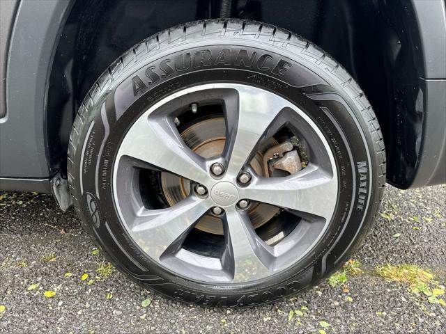 used 2019 Jeep Cherokee car, priced at $16,010