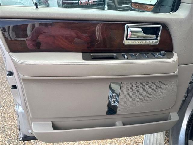 used 2014 Lincoln Navigator car, priced at $12,500