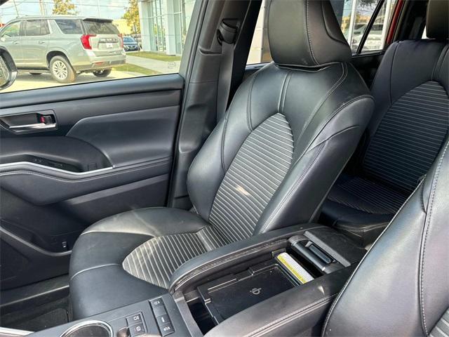 used 2022 Toyota Highlander car, priced at $29,995