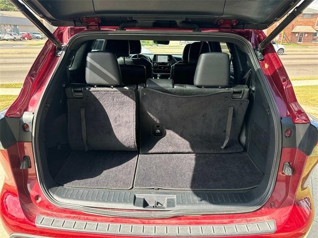 used 2022 Toyota Highlander car, priced at $29,995