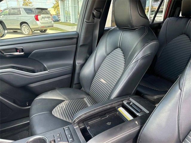 used 2022 Toyota Highlander car, priced at $33,249