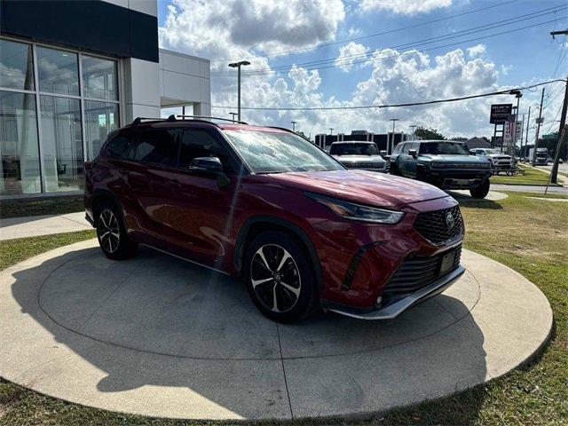 used 2022 Toyota Highlander car, priced at $33,249