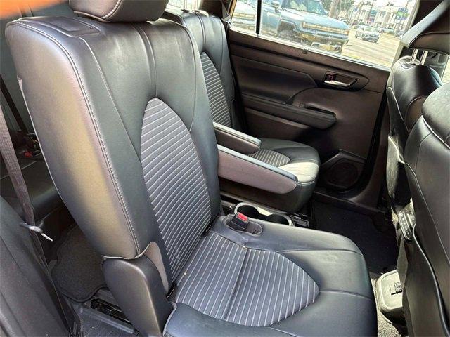 used 2022 Toyota Highlander car, priced at $33,249