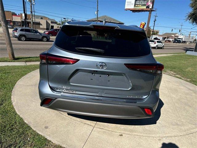 used 2022 Toyota Highlander car, priced at $40,936