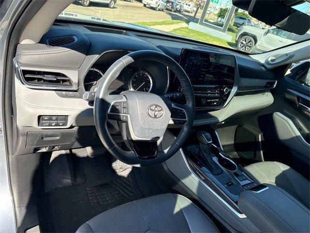 used 2022 Toyota Highlander car, priced at $40,936