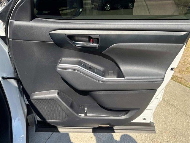 used 2022 Toyota Highlander car, priced at $34,500