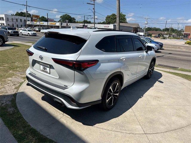 used 2022 Toyota Highlander car, priced at $34,500