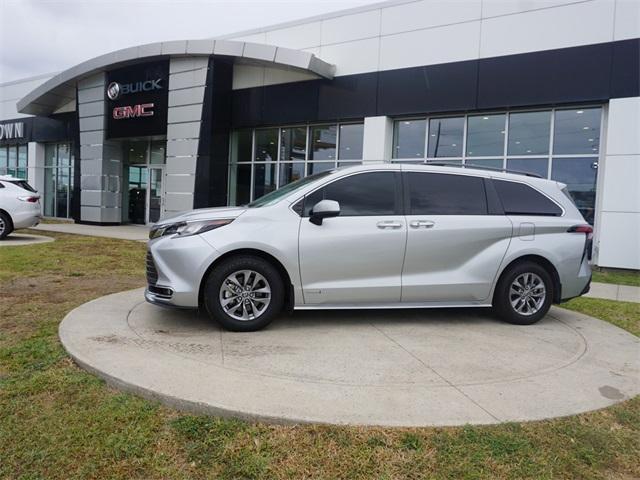 used 2021 Toyota Sienna car, priced at $32,417