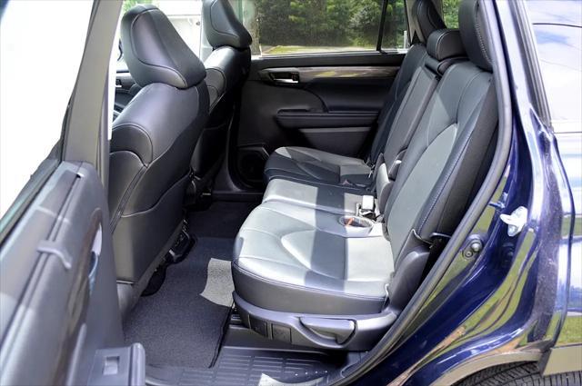 used 2022 Toyota Highlander car, priced at $40,950