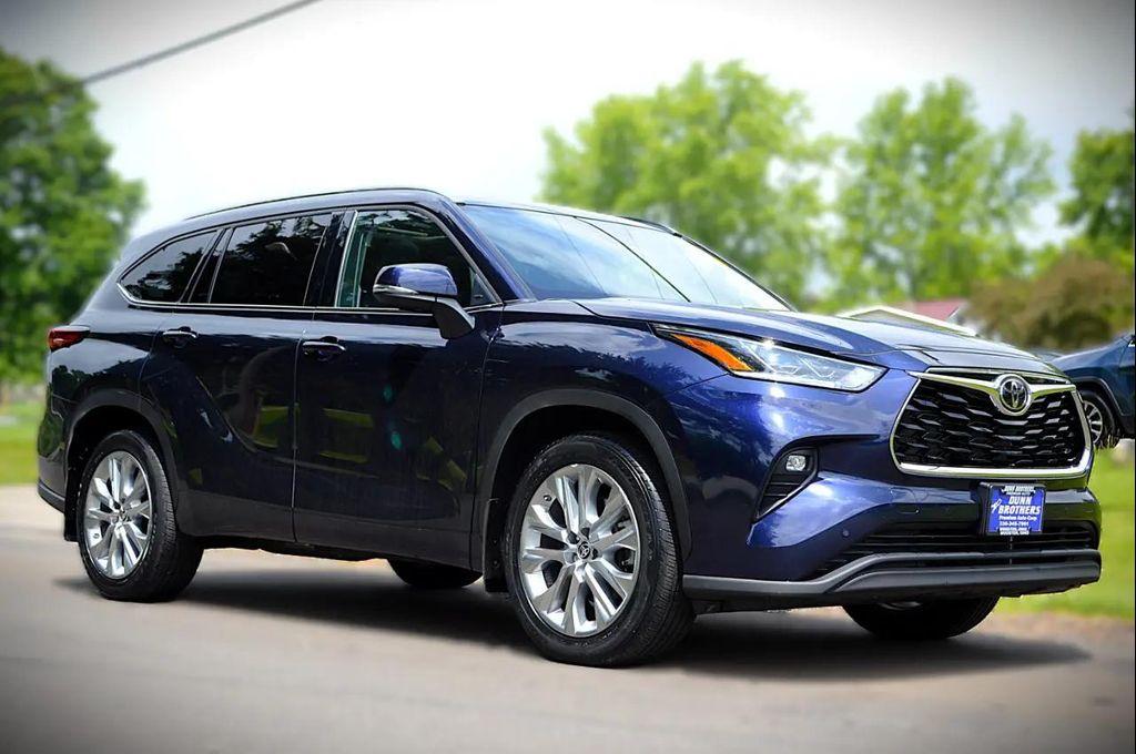 used 2022 Toyota Highlander car, priced at $40,450