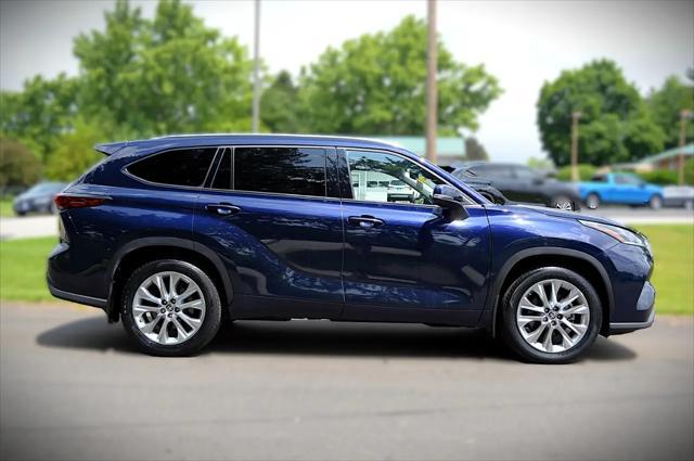 used 2022 Toyota Highlander car, priced at $40,950